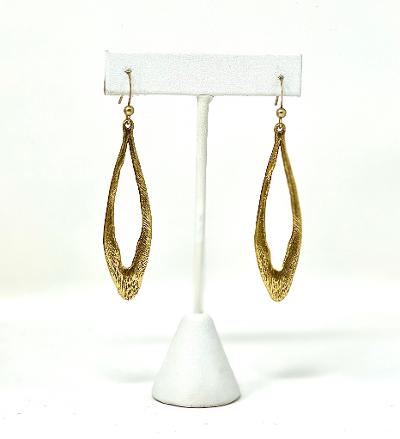 Oval Hoop Earrings in Gold 